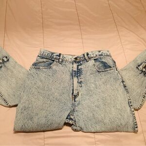 Ferrat Cap Vintage Acid Wash Denim Jeans with bows and zippers on the ankles